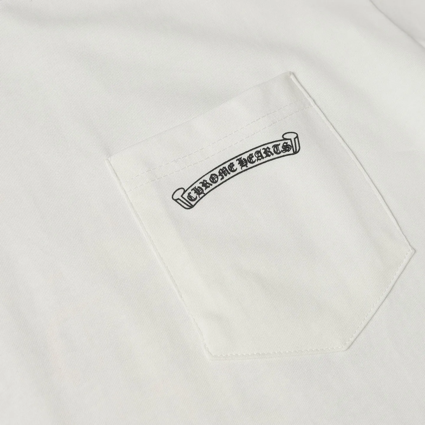 🅿️170 Chrome hearte/Chrome heart ch 25ss early spring new Sanskrit printed short-sleeved T-shirt. A must-have item for daily commuting for men and women in light luxury. The correct version is welcome to compare. Detailed features: ·280 grams of 100% pure cotton double yarn jersey fabric. ·Custom-dyed in the same vat with special thickened 32 counts of double-strand 1x1 thread. ·Double-needle cross-stitch technology. ·Original main mark washed hangtag. Color: black white. Size: XS-L